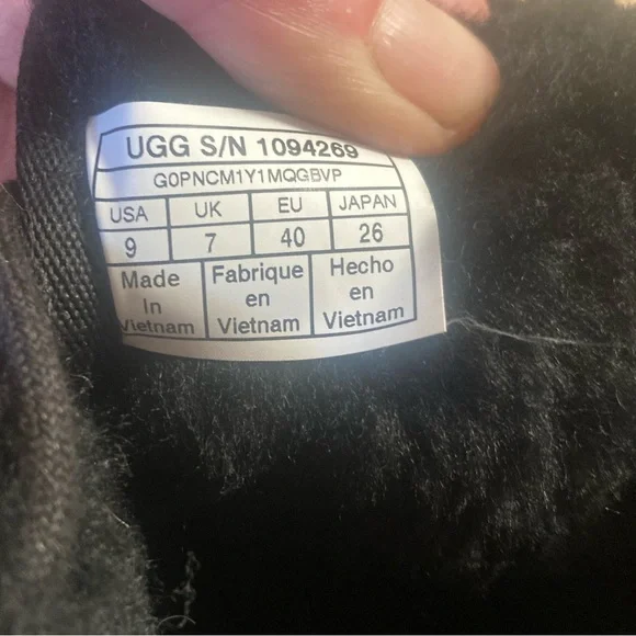 UGG Neumel Suede Lace Up Chukka Shearling lined Ankle Boots size 9 - Picture 13 of 13